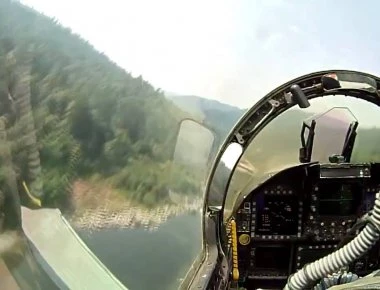 Βίντεο: F-16 πετά στο ύψος των… δέντρων στην Ιαπωνία